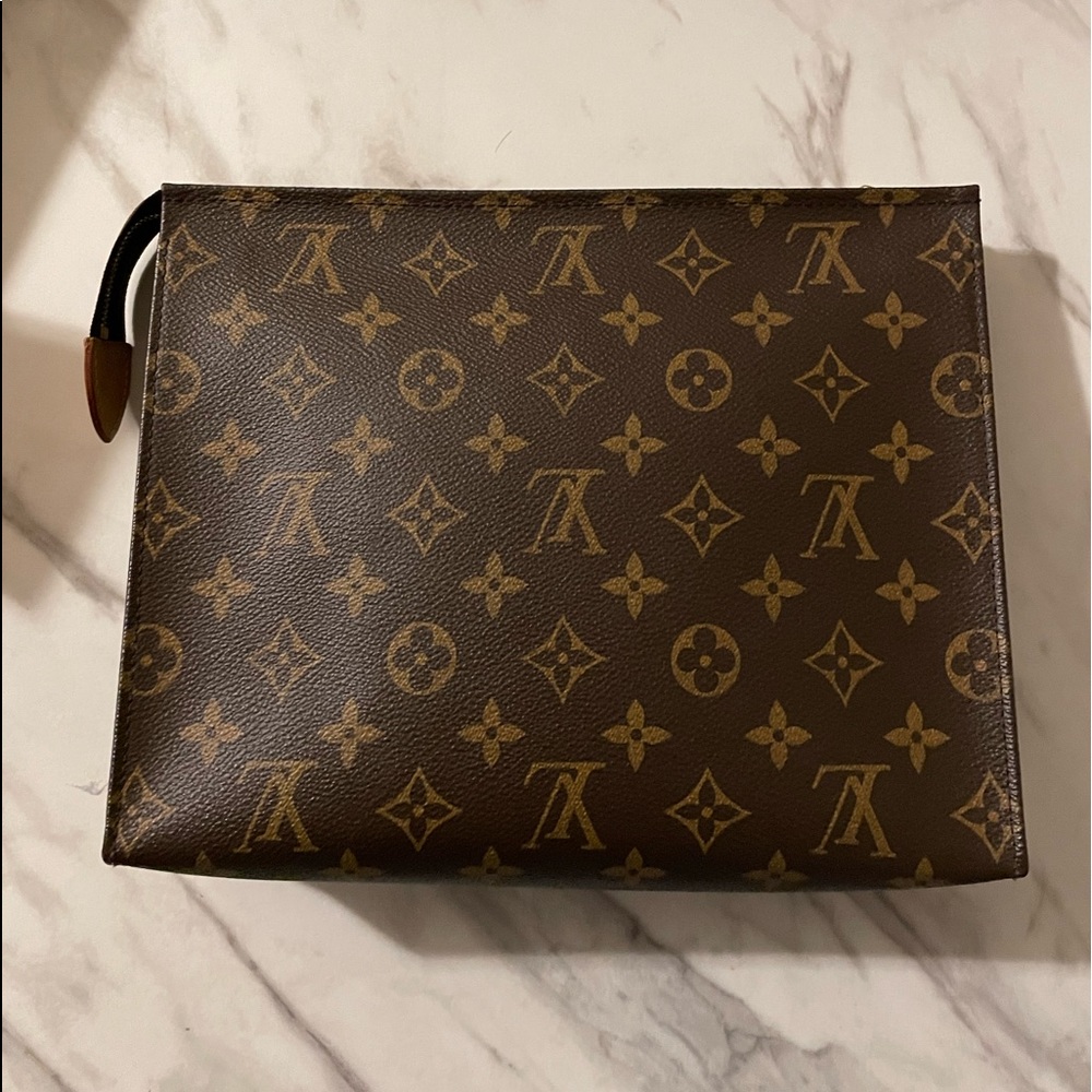 Louis Vuitton Poche Toilette 26